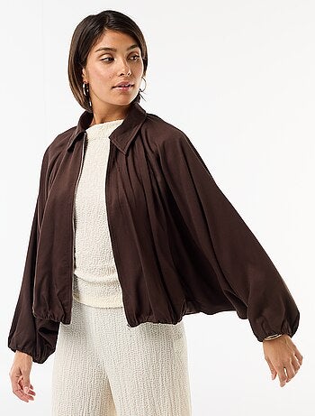 Chaqueta con cremallera y mangas abullonadas