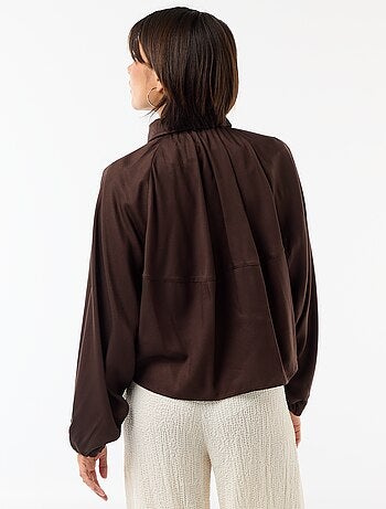 Chaqueta con cremallera y mangas abullonadas