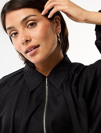 Chaqueta con cremallera y mangas abullonadas