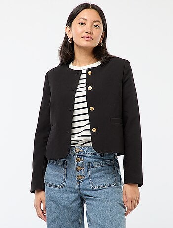 Chaqueta corta con botones dorados