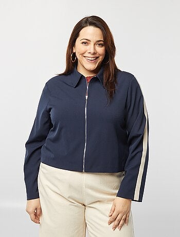 Chaqueta corta con cremallera y cuello de camisa