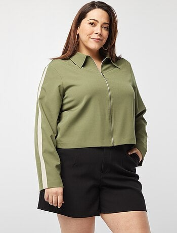 Chaqueta corta con cremallera y cuello de camisa