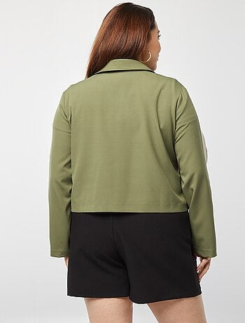 Chaqueta corta con cremallera y cuello de camisa