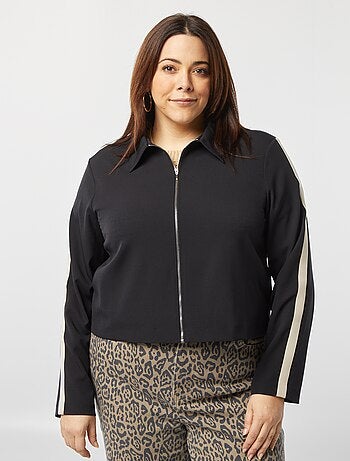 Chaqueta corta con cremallera y cuello de camisa