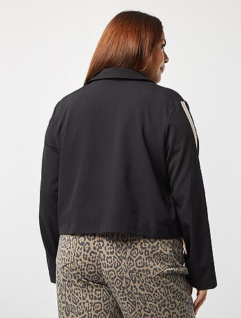 Chaqueta corta con cremallera y cuello de camisa