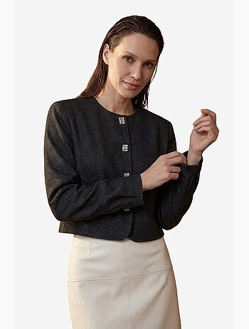 Chaqueta corta confeccionada con cierre de botones my fashion