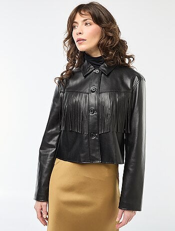 Chaqueta corta de imitación de cuero con flecos