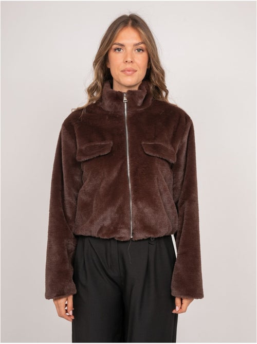Chaqueta corta de pelo sintético con cremallera ulola - Kiabi Chaqueta corta de pelo sintético con cremallera ulola - Kiabi