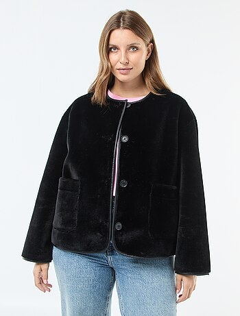 Chaqueta corta de piel sintética