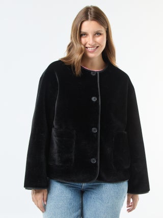 Chaqueta corta de piel sintética