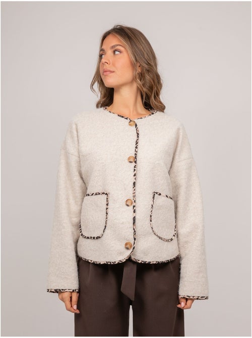 Chaqueta corta de tejido bouclé con ribete de leopardo ubila - Kiabi Chaqueta corta de tejido bouclé con ribete de leopardo ubila - Kiabi