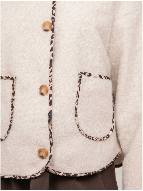 Chaqueta corta de tejido bouclé con ribete de leopardo ubila - Kiabi Chaqueta corta de tejido bouclé con ribete de leopardo ubila - Kiabi