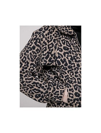 Chaqueta corta estampado leopardo UMADIE