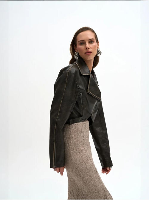 Chaqueta corta holgada de piel sintética desgastada mai mai studios - Kiabi