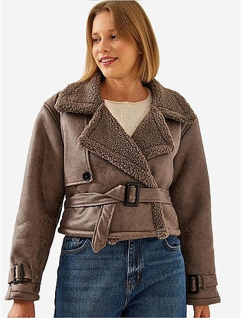 Chaqueta corta laminada con detalles aller de bianco lucci