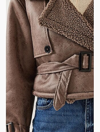 Chaqueta corta laminada con detalles aller de bianco lucci