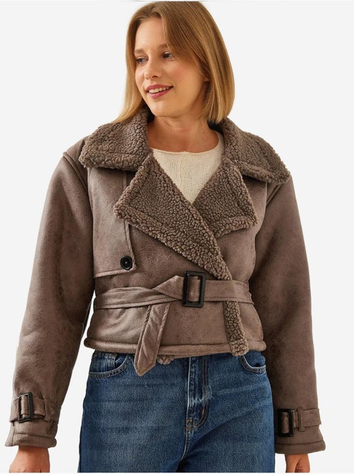 Chaqueta corta laminada con detalles aller de bianco lucci - Kiabi Chaqueta corta laminada con detalles aller de bianco lucci - Kiabi