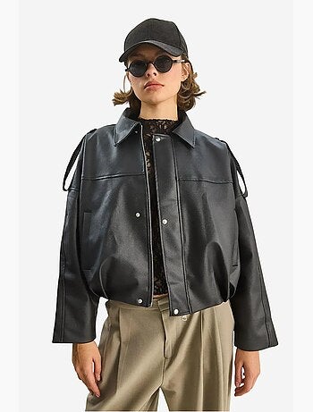 Chaqueta corta oversize de piel sintética con cremallera de lucci