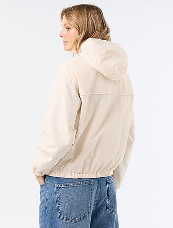 Chaqueta cortavientos con capucha