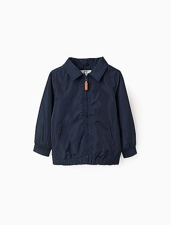 Chaqueta cortavientos con capucha desmontable