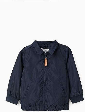 Chaqueta cortavientos con capucha desmontable