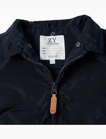 Chaqueta cortavientos con capucha desmontable