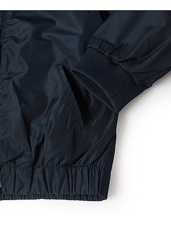 Chaqueta cortavientos con capucha desmontable