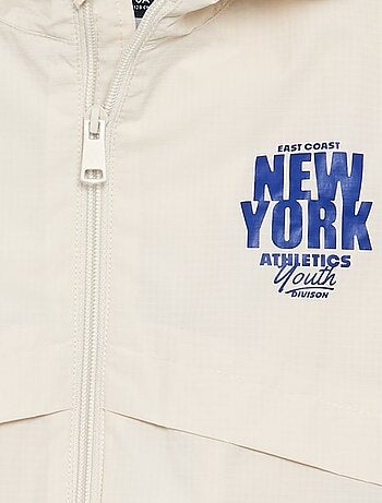 Chaqueta cortavientos con capucha