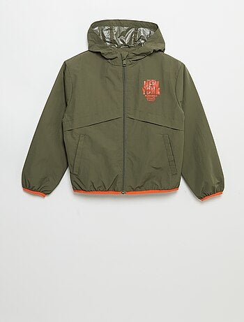 Chaqueta cortavientos con capucha