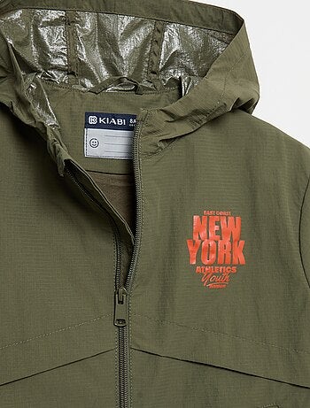Chaqueta cortavientos con capucha