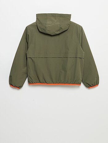 Chaqueta cortavientos con capucha
