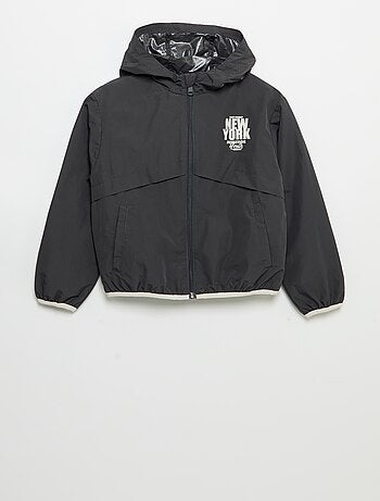 Chaqueta cortavientos con capucha