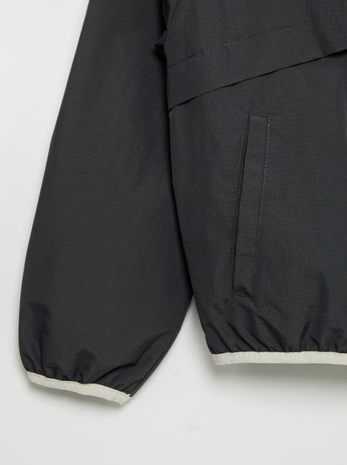 Chaqueta cortavientos con capucha - Kiabi