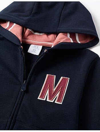 Chaqueta de felpa con capucha y M bordada