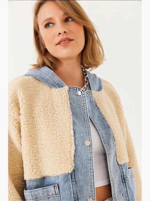 Chaqueta de piel sintética con capucha y detalles vaqueros de bianco lucci - Kiabi Chaqueta de piel sintética con capucha y detalles vaqueros de bianco lucci - Kiabi