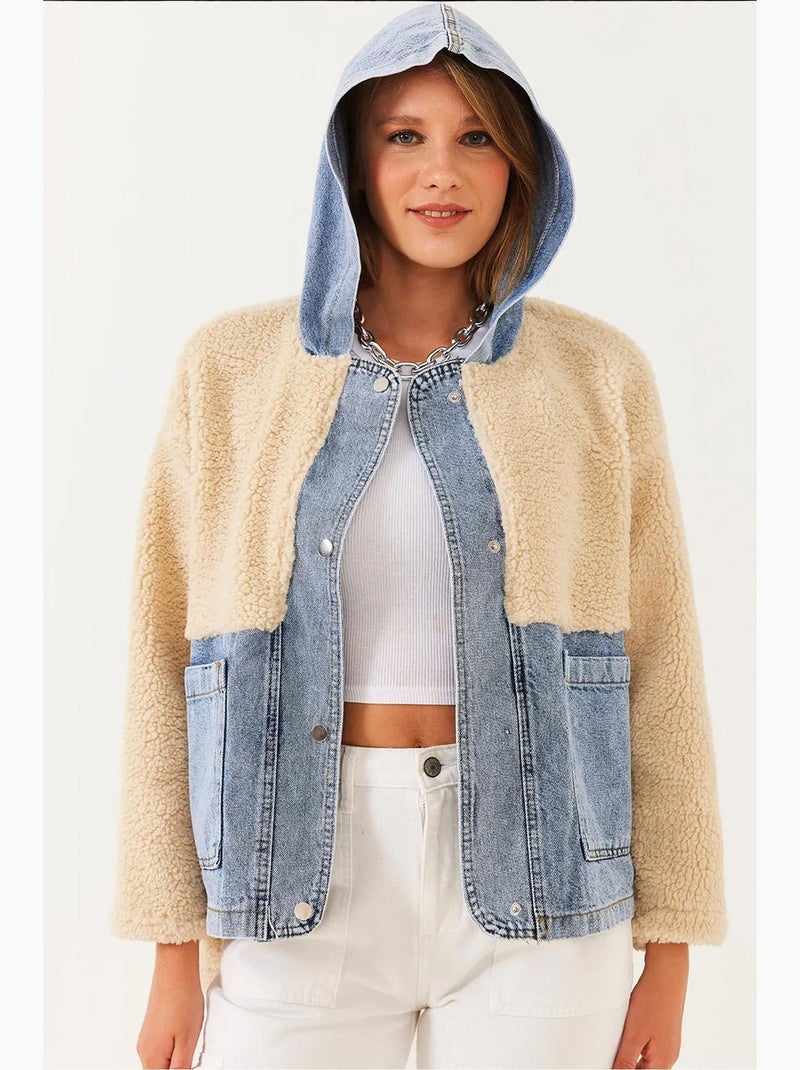 Chaqueta de piel sintética con capucha y detalles vaqueros de bianco lucci Beige arcilla - Kiabi