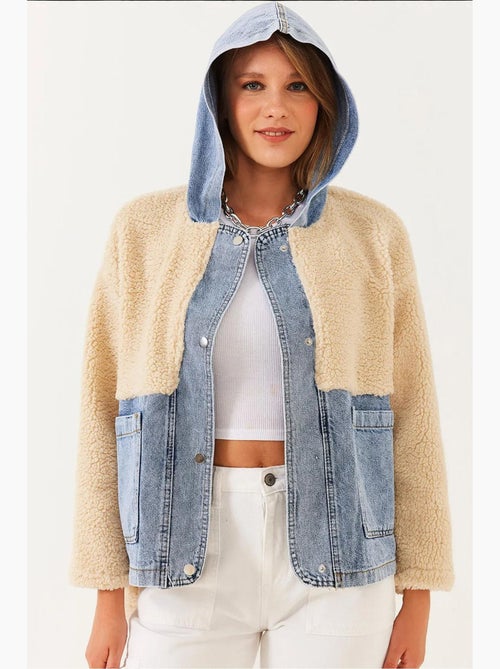 Chaqueta de piel sintética con capucha y detalles vaqueros lucci - Kiabi Chaqueta de piel sintética con capucha y detalles vaqueros lucci - Kiabi