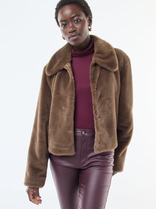 Chaqueta de piel sintética con cierre a presión