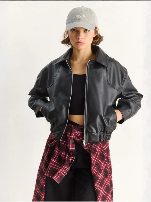 Chaqueta de piel sintética de corte relajado con cremallera y bolsillos lucci - Kiabi Chaqueta de piel sintética de corte relajado con cremallera y bolsillos lucci - Kiabi