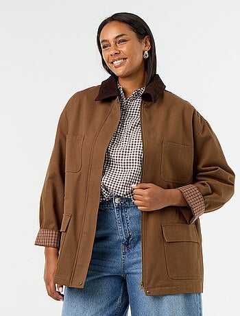 Chaqueta de sarga con cuello de terciopelo