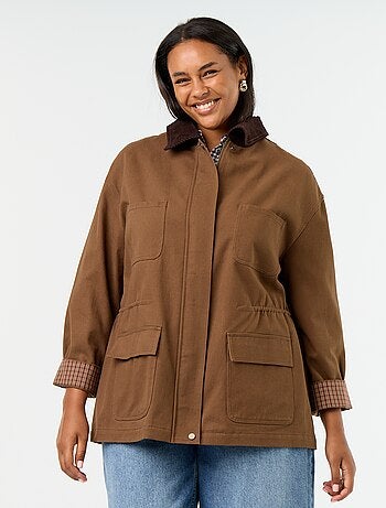 Chaqueta de sarga con cuello de terciopelo