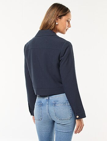 Chaqueta de traje con botones dorados corte corto