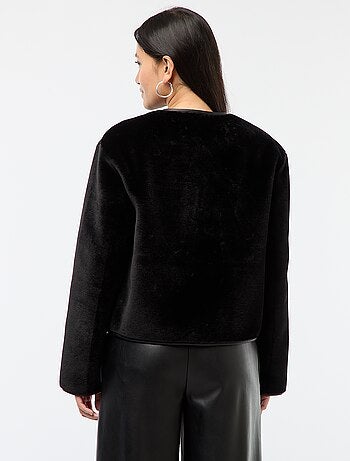 Chaqueta efecto peluche cuello redondo