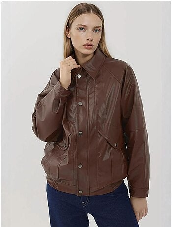 Chaqueta extragrande de piel sintética con bolsillos hiccup