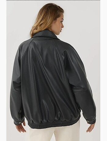 Chaqueta extragrande de piel sintética con bolsillos hiccup