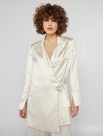 Chaqueta larga de raso