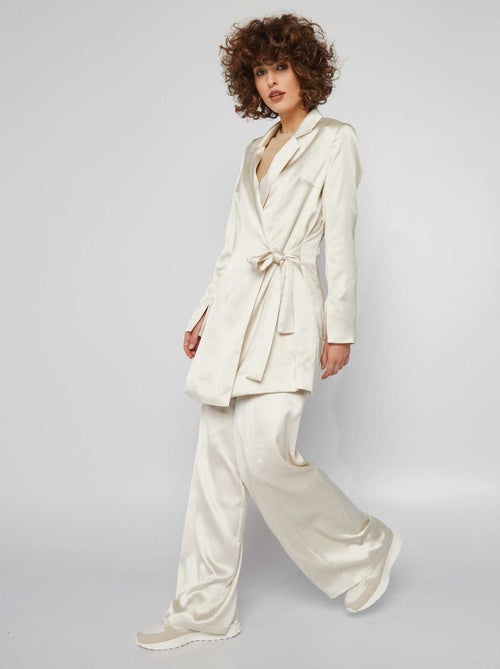 Chaqueta larga de raso - Kiabi