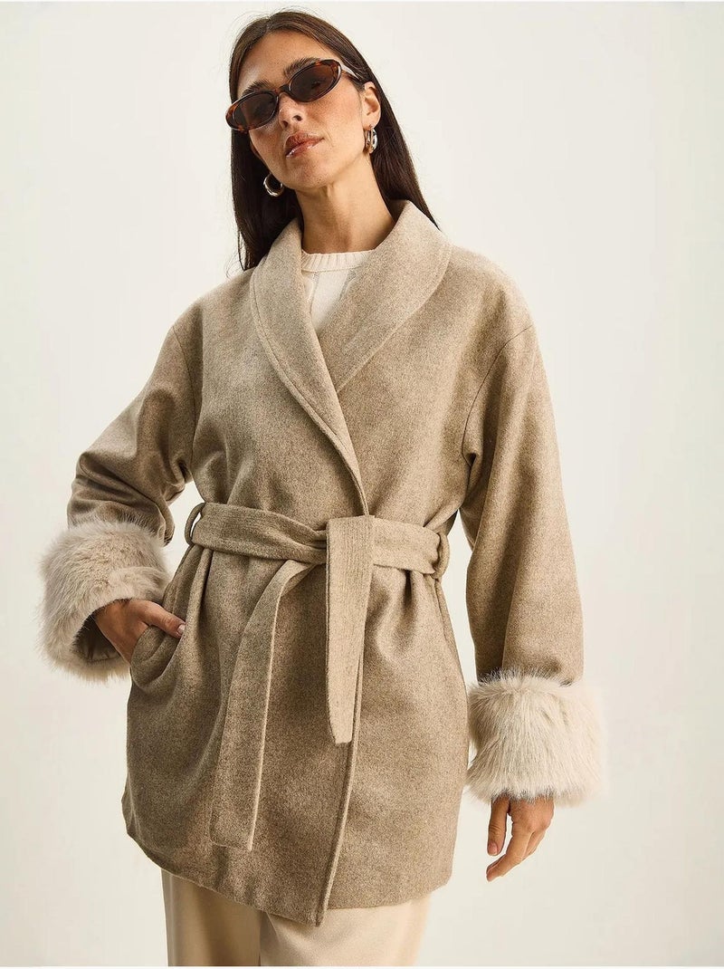 Chaqueta oversize de fieltro con cuello chal y puños de pelo sintético lucci Beige arcilla - Kiabi