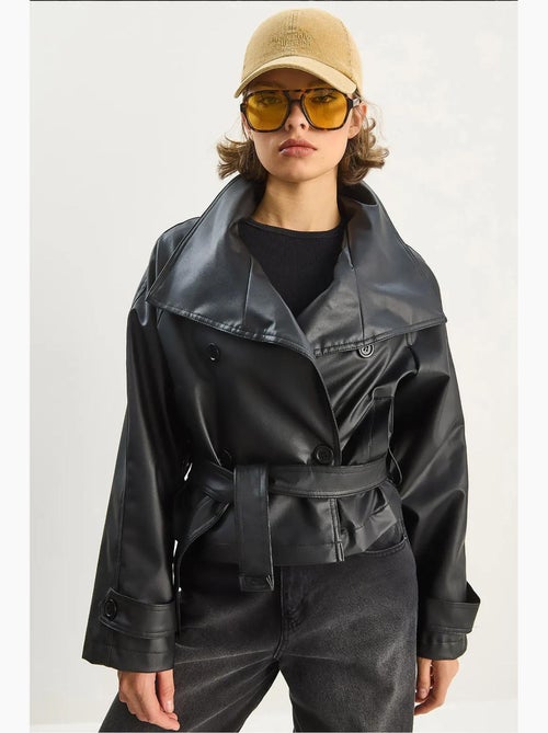 Chaqueta oversize de piel sintética con cierre de botones lucci - Kiabi Chaqueta oversize de piel sintética con cierre de botones lucci - Kiabi