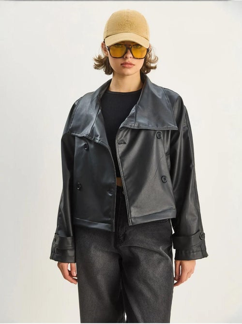Chaqueta oversize de piel sintética con cierre de botones lucci - Kiabi Chaqueta oversize de piel sintética con cierre de botones lucci - Kiabi